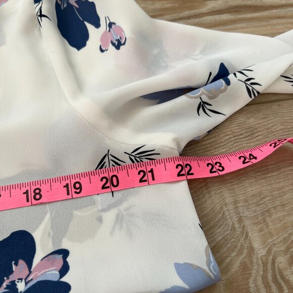 🌼Ann Taylor Floral Blouse Beautiful Navy Lilac & Light Blue Print Boatne… - Picture 8 of 9
